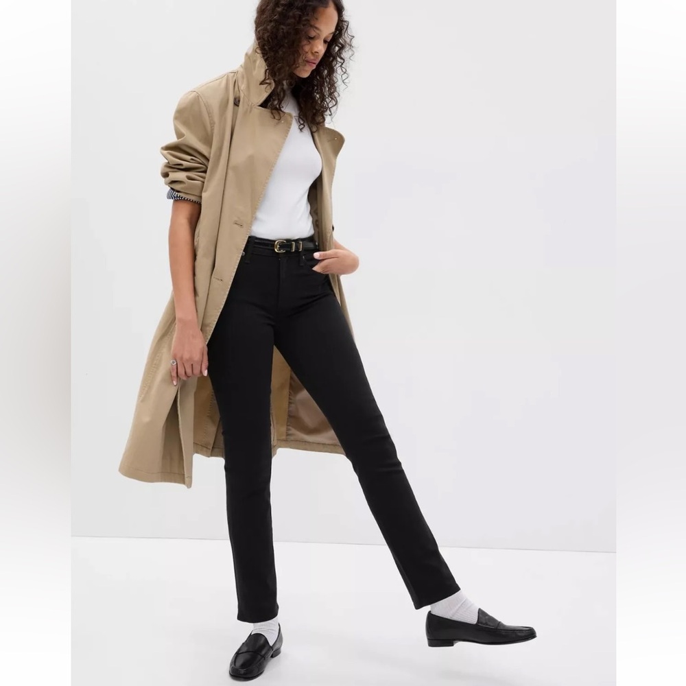 Gap Mid Rise Classic Straight Jeans with Washwell